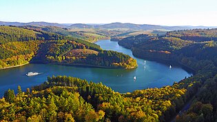 Der Hennesee bei Meschede im Herbst