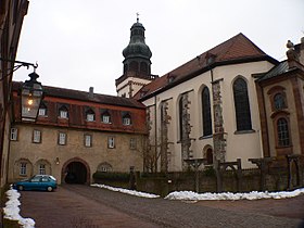 Vue de l'église priorale.