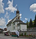 Pfarrkirche St. Kassian mit Friedhof und Kapelle