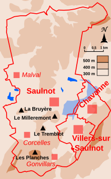 Carte montrant le relief échelonnée par centaine de mètres sur trois communes.