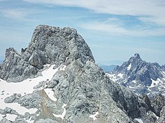 Torrecerredo (2650 m), la montaña más alta de Asturias, compartida con León