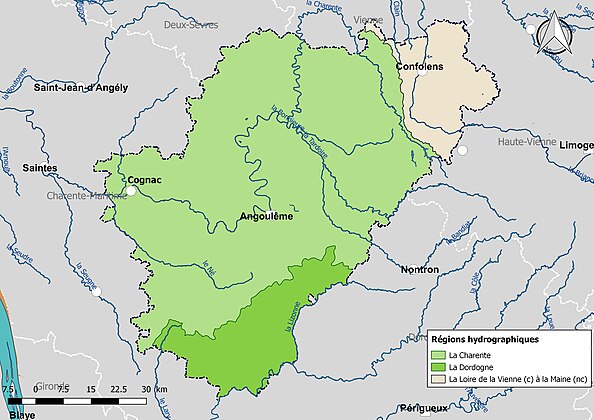 La Charente est découpée en trois régions hydrographiques et deux bassins hydrographiques : Adour-Garonne et Loire-Bretagne.