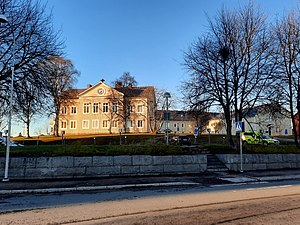 Kalix tingshus med parkering år 2020.