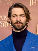 Michiel Huisman interprète Alex.