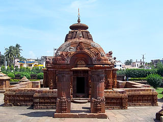 Muktesvara deula: torana, le seul cas d'utilisation de l'arc dans l'architecture des temples hindouistes anciens.