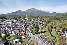 中軽井沢の街並みと浅間山