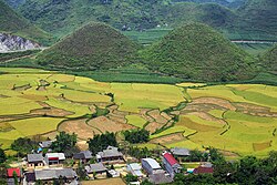 クアンバの双子山