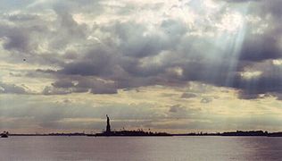 Le monument vu depuis Battery Park.