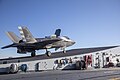 美国海军陆战队F-35B在加富尔号航空母舰滑跳起飞