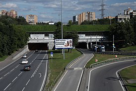 Вид со стороны улицы Свободы: тоннели 1937 (на фото справа) и 1972 годов постройки