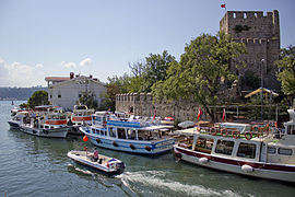 Anadoluhisarı vista desde el muelle local.