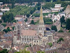 Cathédrale d'Autun, nef romane et additions gothiques (clocher, partie haute du chevet et autres).