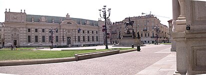 Façade sur la Place Carlo Alberto.