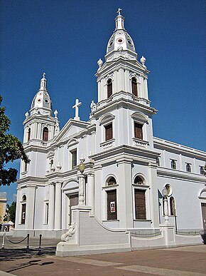 Front facade of Ponce Cathedral