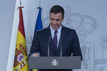 Pedro Sánchez giving a press conference in Moncloa palace