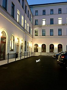 Bâtiment du conservatoire de Boulogne-sur-Mer de nuit.