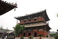 Tejado Xieshan con aleros dobles en el Pabellón Guanyin en el Templo de Dule en Tianjin, China