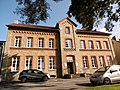 ehemalige Schule, Wohn- und Geschäftshaus