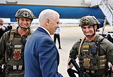 Two soldiers meeting Pence on a tarmac