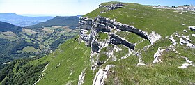 Roc de Margériaz (1 784 m) dominant Les Déserts et Plainpalais.