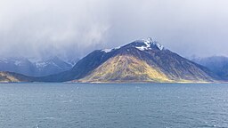 Vy mot Sørøya från söder.