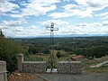 Croix monumentale en fer forgé.