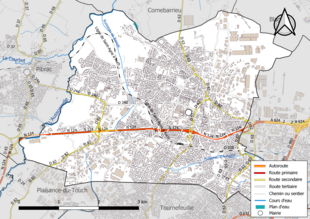 Carte en couleur présentant le réseau hydrographique de la commune