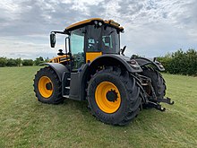 A 2015 JCB Fastrac 4220