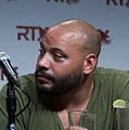 Colton Dunn interprète Garrett McNeill