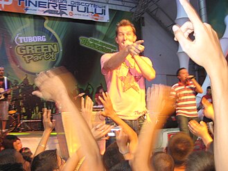 Hi-Q performing at Mega Discoteca Tineretului in Costinești