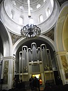 Orgue et dôme.