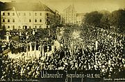 Narod pred Saborom oduševljeno pozdravlja odluku o raskidu veza s Austro-Ugarskom 29. listopada