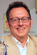 Michael Emerson interprète Benjamin Linus.