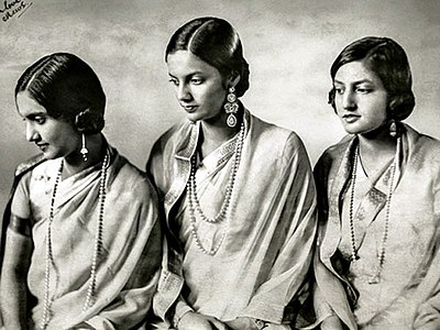 Indira Devi (centre) with her sisters princesses Sushila (left) and Ourmilla (right) (1935)[1]