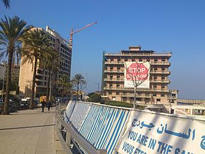 « Stop Solidere » sur l'hôtel Saint-Georges.