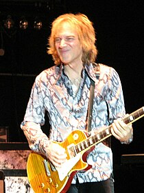 Amato with REO Speedwagon in 2007.