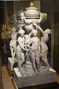 D'après Falconet, Les Trois Grâces, biscuit de Sèvres, Madrid, Musée national des Arts décoratifs.