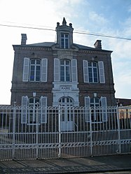 The town hall in Vergies