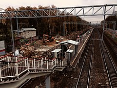 Вид с пешеходного путепровода в сторону Москвы. Октябрь 2017 года