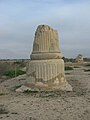 Base de colonne campaniforme d'un portique.