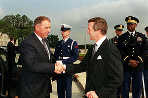 Adolf Ogi et le secrétaire d'État américain à la Défense William Cohen, le 28 juillet 2000.