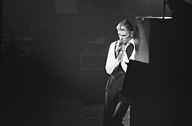 David Bowie sous les traits du Thin White Duke à Toronto en février 1976.