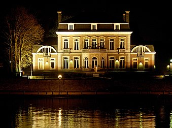 Vue nocturne de l’Élysette à Namur (Belgique). (définition réelle 1 914 × 1 424)