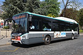 Autobus standard (Iveco Urbanway 12 Hybride de la RATP).