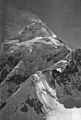 Vue du K2 depuis l'est. Photographie du duc des Abruzzes pendant l'expédition italienne de 1909.