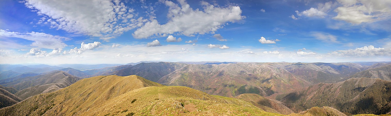 View from the top of Mount Feathertop, by benjamint444