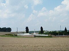 Cimetière militaire vu de la route d'Heilly.