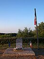 Le monument aux morts à proximité de la mairie (juillet 2015)