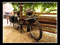 VéloSoleX (Sinfac) 3800 allemand de 1974 avec son phare décalé.