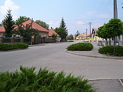 Béke út, the main street in Tard